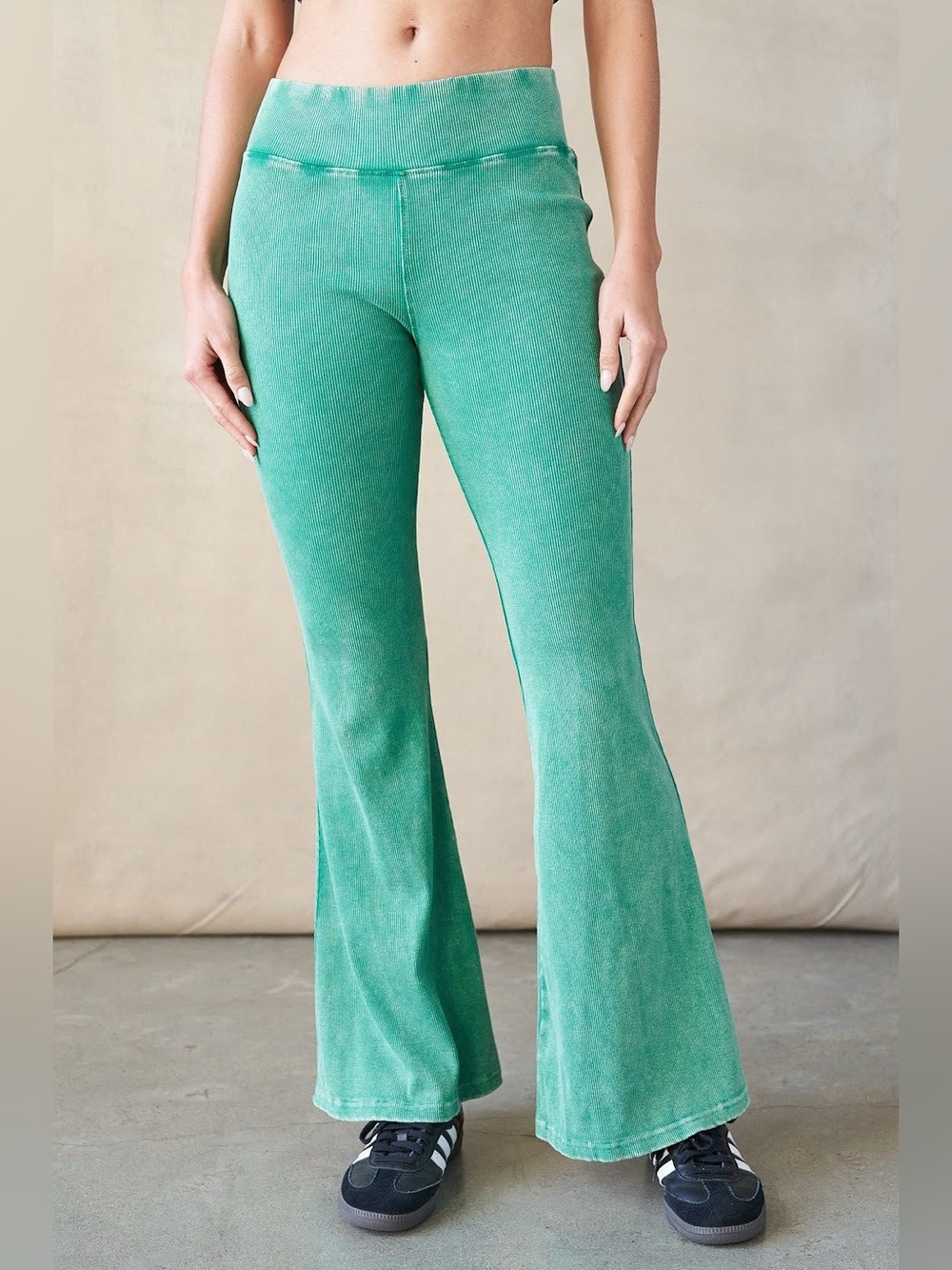 Labiz Stretch Flare Pants in Kelly green